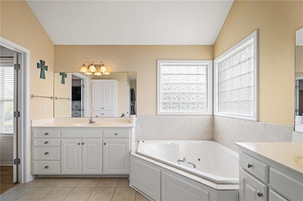10122 Theden Circle — photo 27