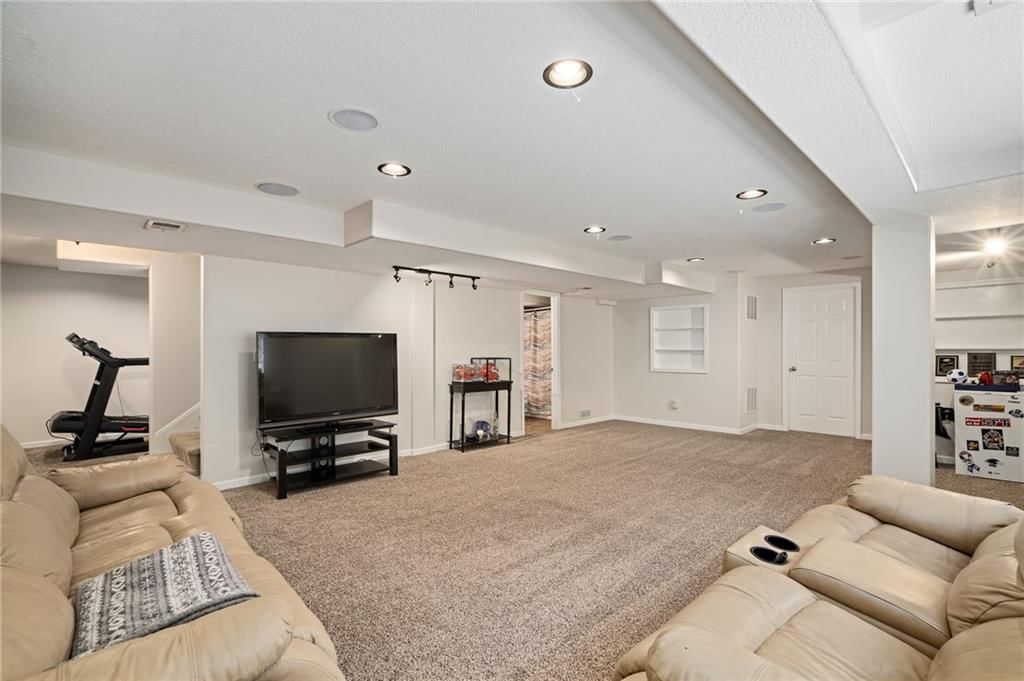 10122 Theden Circle — photo 40