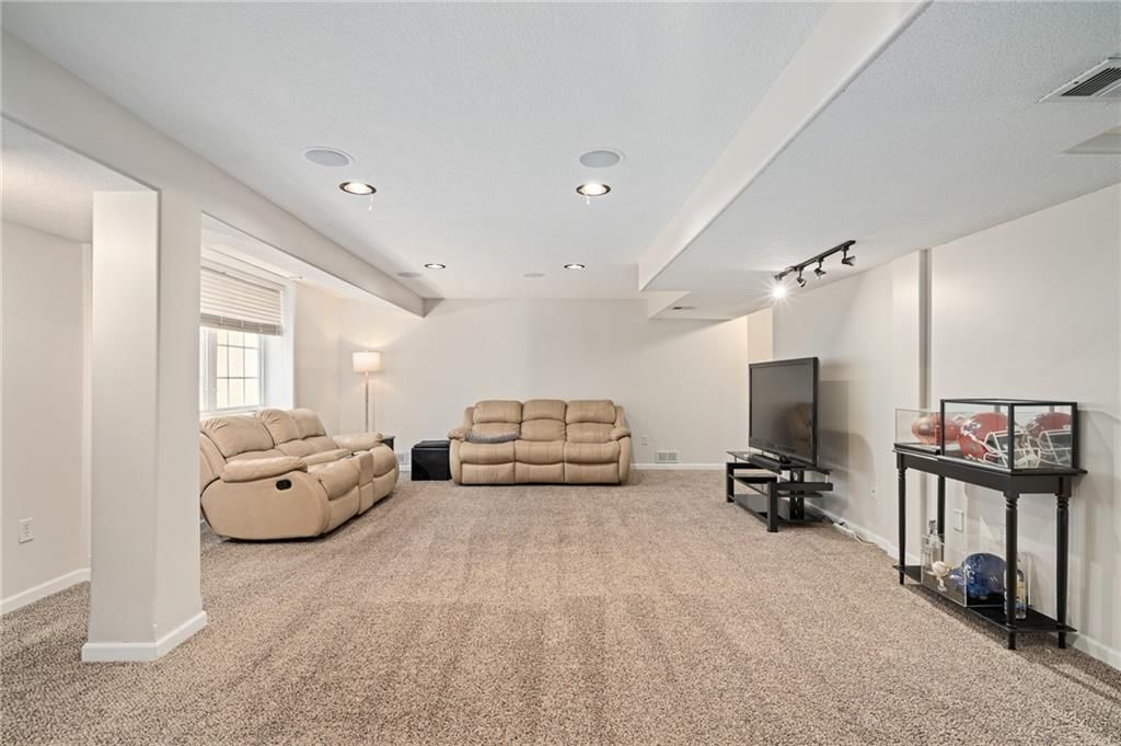 10122 Theden Circle — photo 41