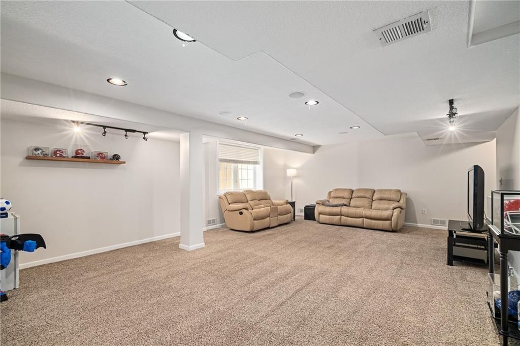 10122 Theden Circle — photo 42