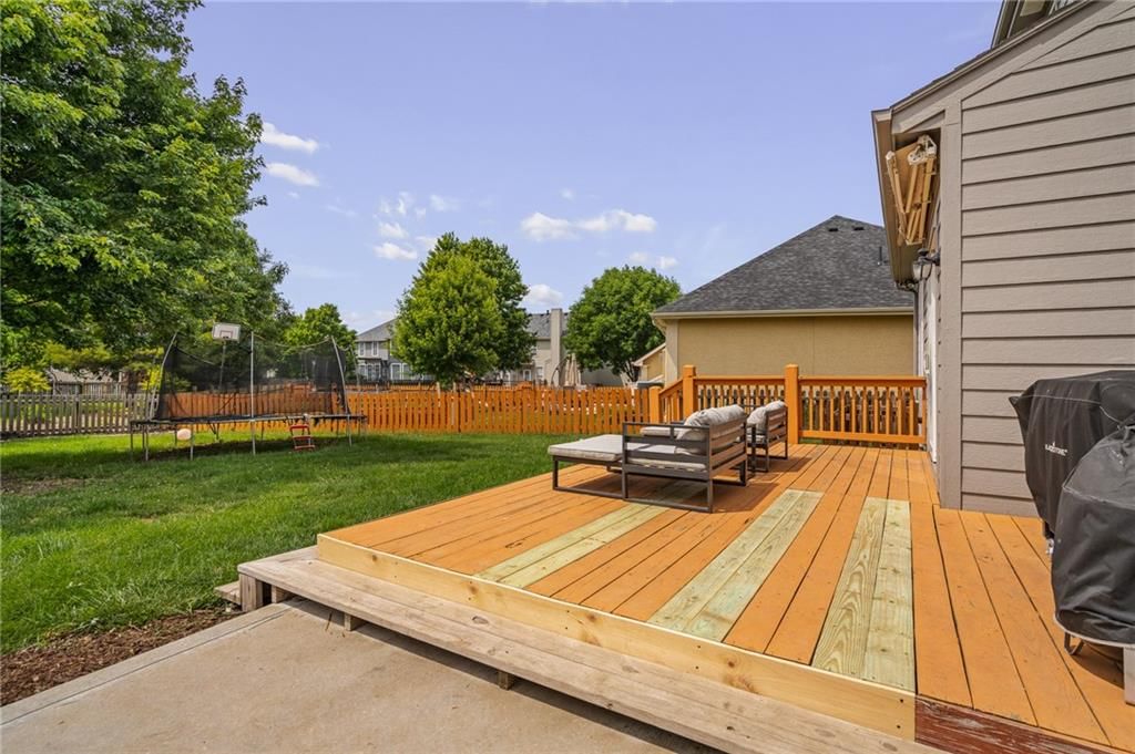 10122 Theden Circle — photo 47