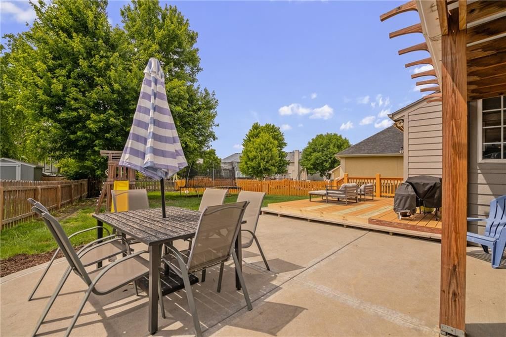 10122 Theden Circle — photo 48