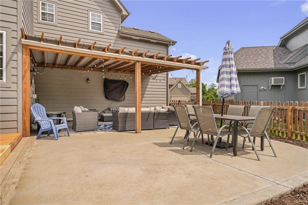 10122 Theden Circle — photo 50