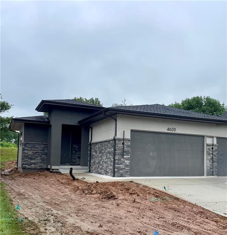 4633 NE Fairway Homes Drive, Lee's Summit, MO