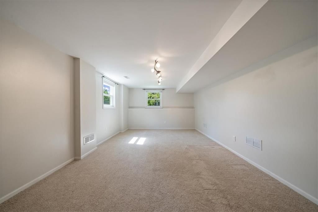 7801 N Revere Drive — photo 31