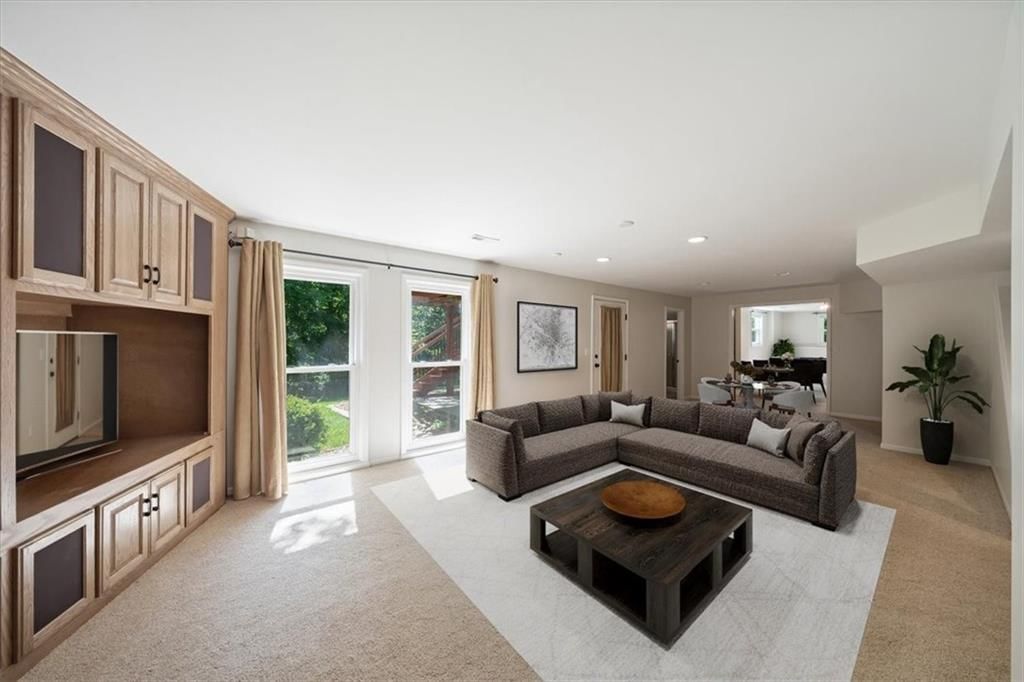 7801 N Revere Drive — photo 44