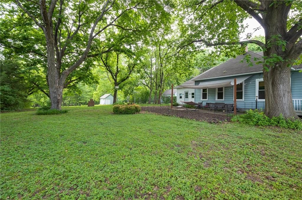 2304 Maple Avenue — photo 16