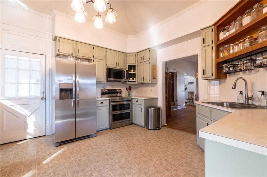 2304 Maple Avenue — photo 35