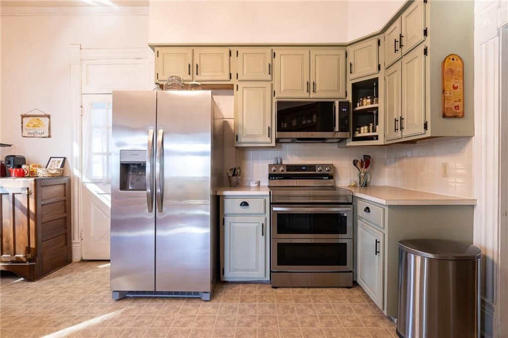 2304 Maple Avenue — photo 37