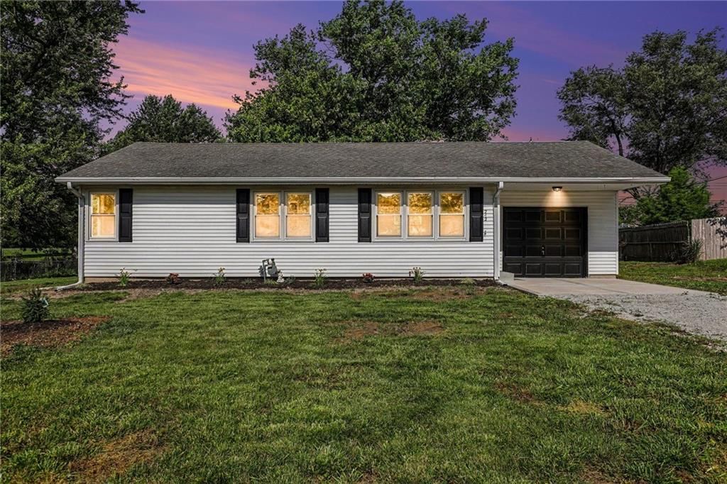 242 S Raum Street, Lawson, MO
