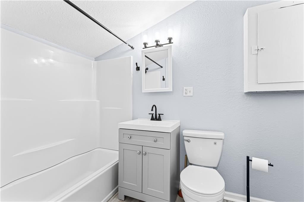 2527 S 13th Street — photo 13