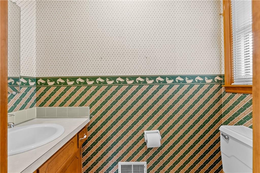 204 NW Cypress Street — photo 26