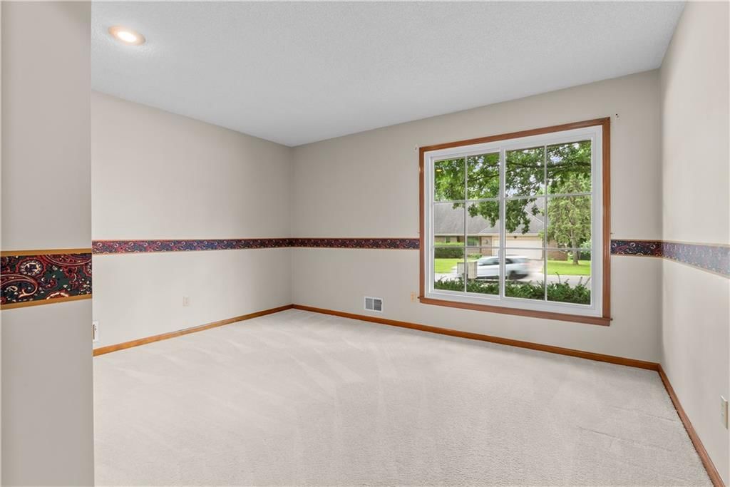 204 NW Cypress Street — photo 32