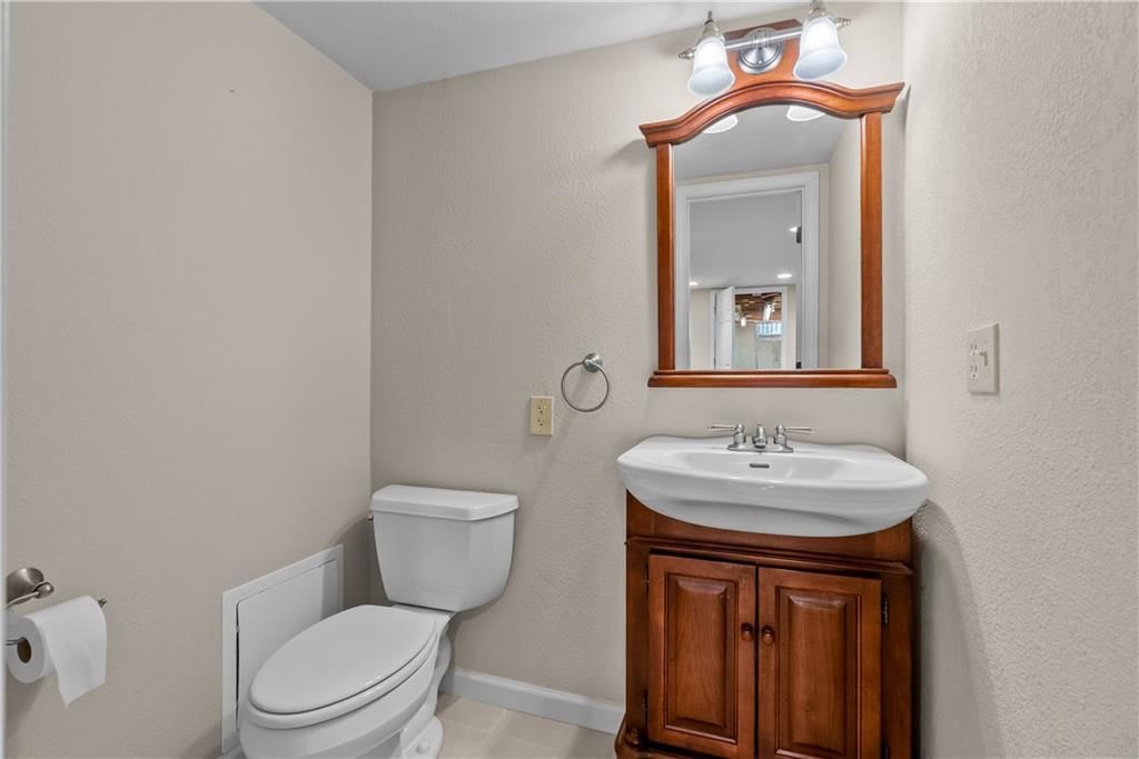 204 NW Cypress Street — photo 45