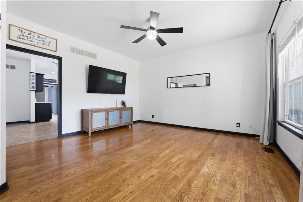 1319 Barnett Avenue — photo 2