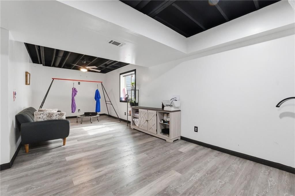 1319 Barnett Avenue — photo 20