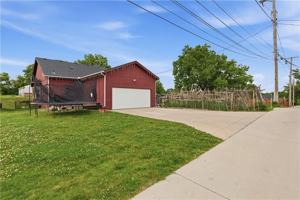 1319 Barnett Avenue — photo 31