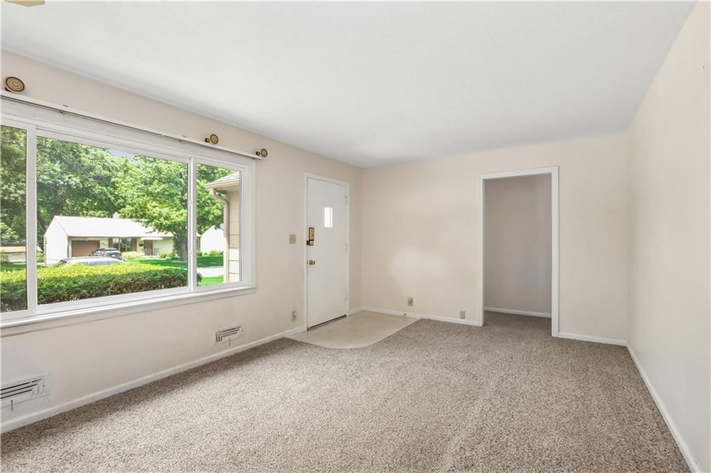 607 NE 67th Place — photo 3