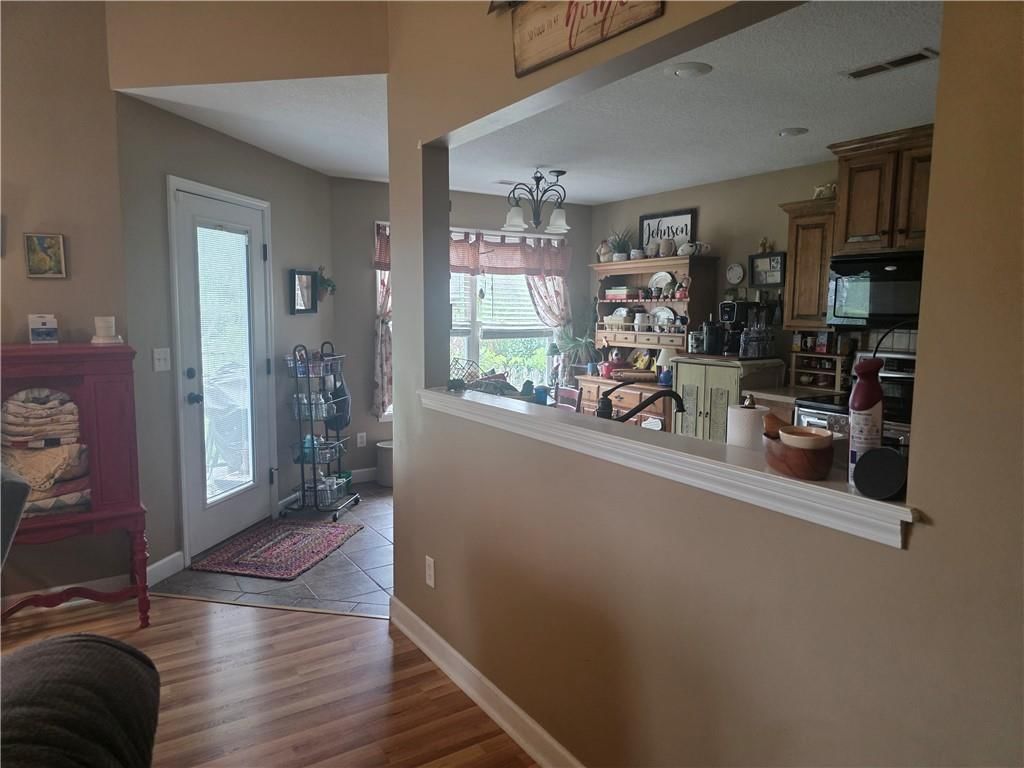 614 S Connor Street S — photo 3