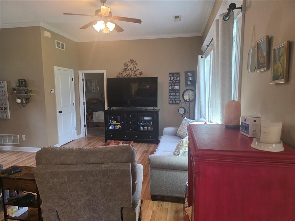 614 S Connor Street S — photo 4
