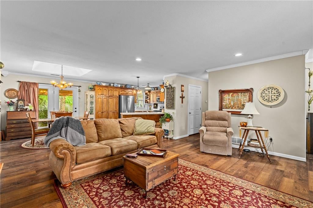 303 W Maple Street — photo 6