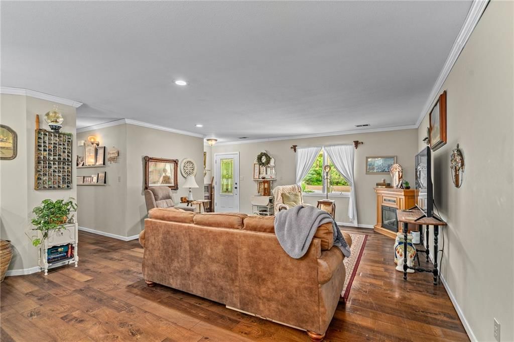 303 W Maple Street — photo 8