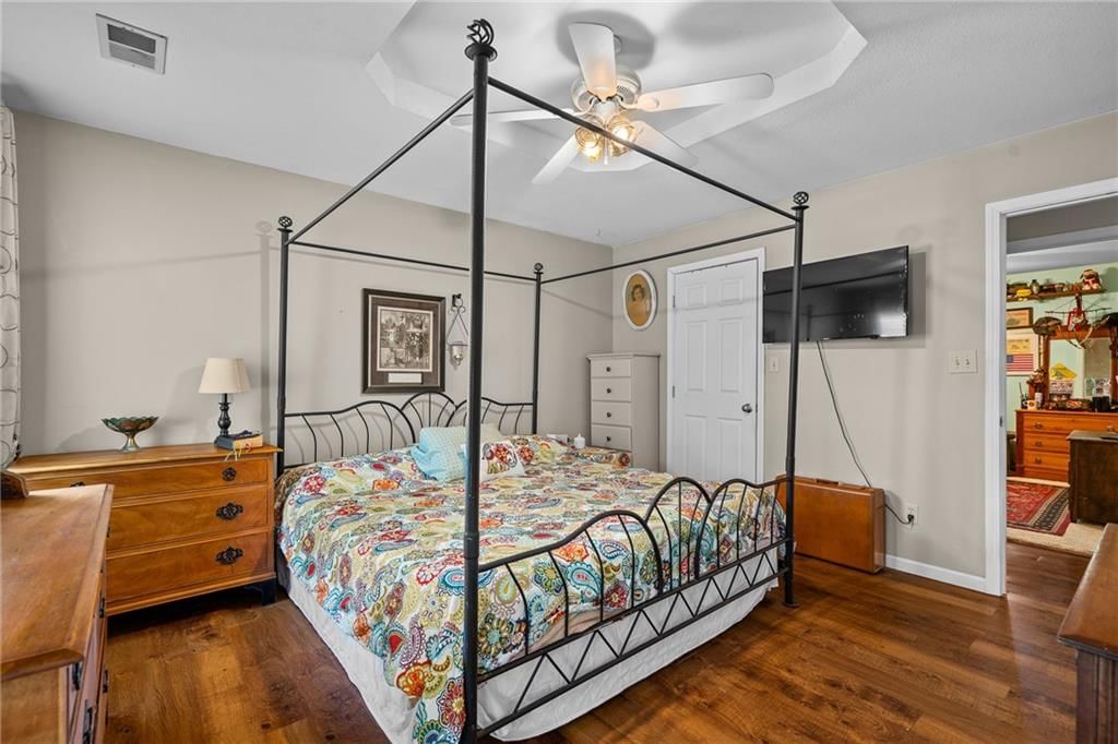 303 W Maple Street — photo 16