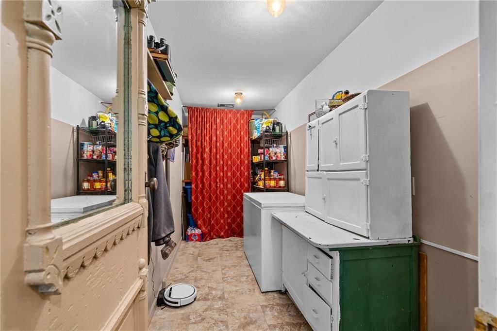 303 W Maple Street — photo 28