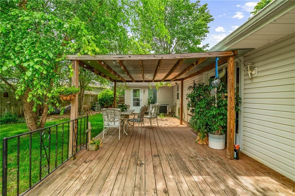 303 W Maple Street — photo 33