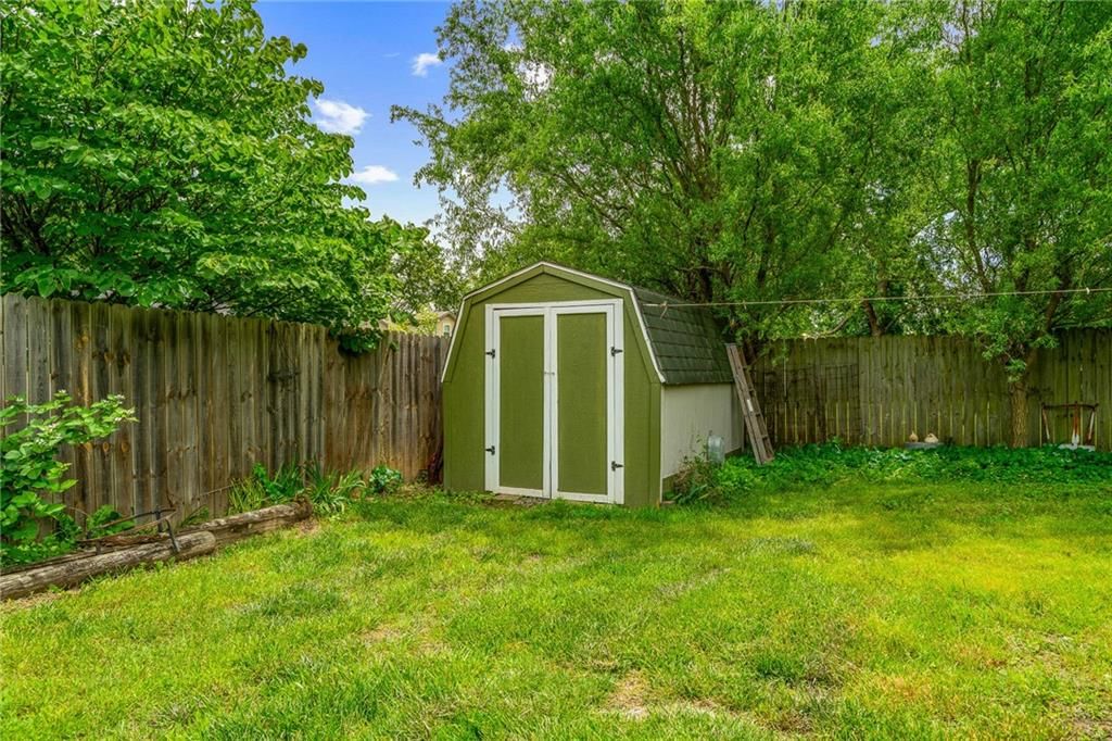 303 W Maple Street — photo 36