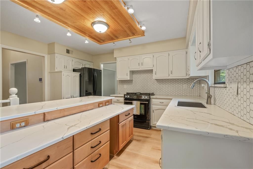 10203 W 50th Terrace — photo 12