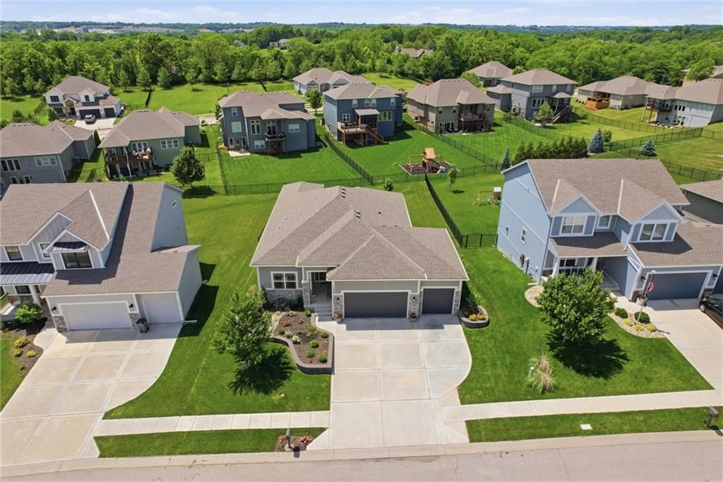 7450 NW Douglas Court — photo 34