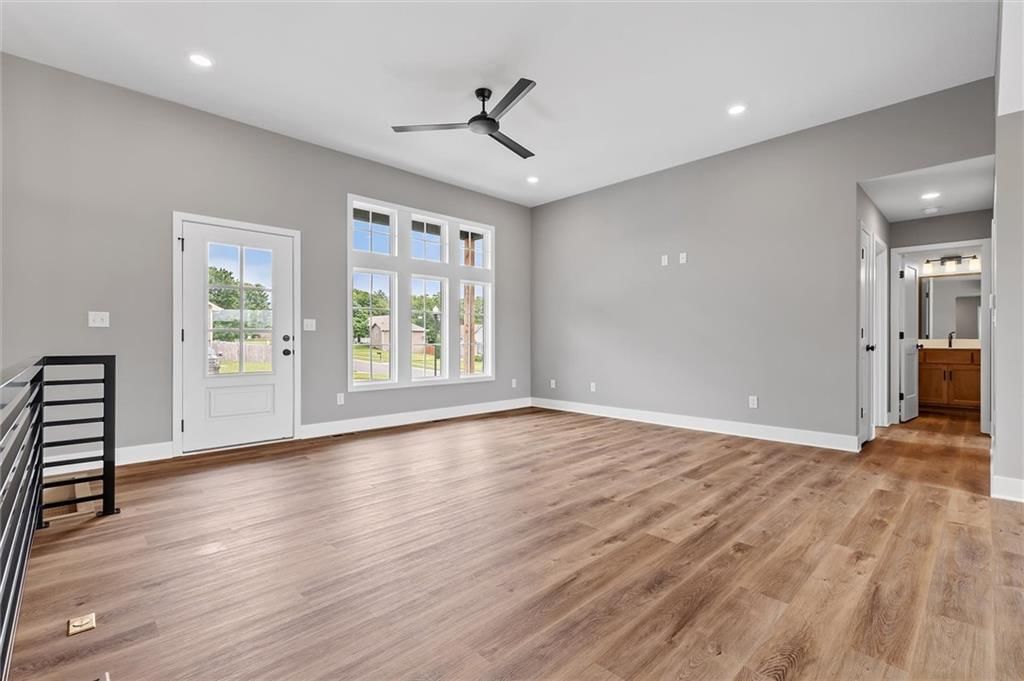 2211 Ashford Street — photo 9