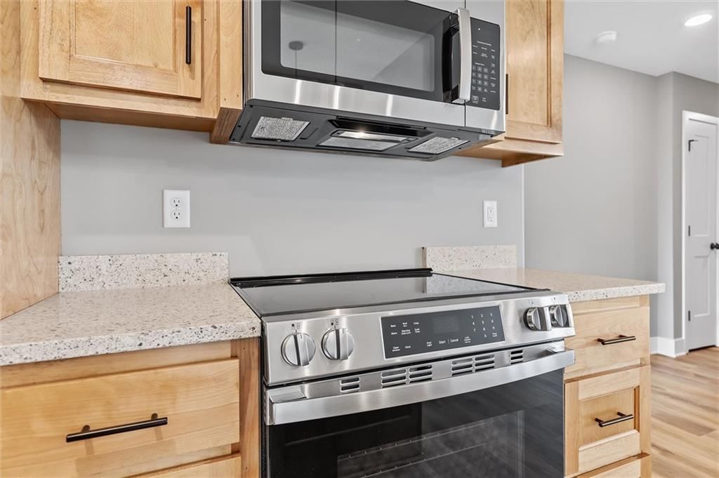 2211 Ashford Street — photo 17
