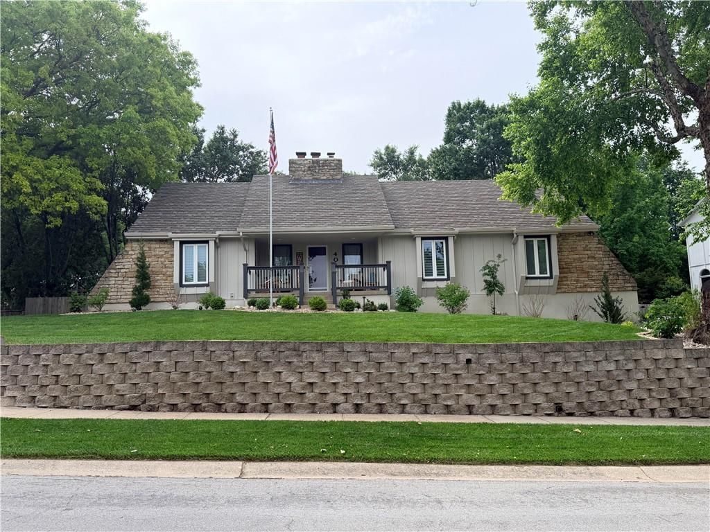 401 NE Landings Drive — photo 1