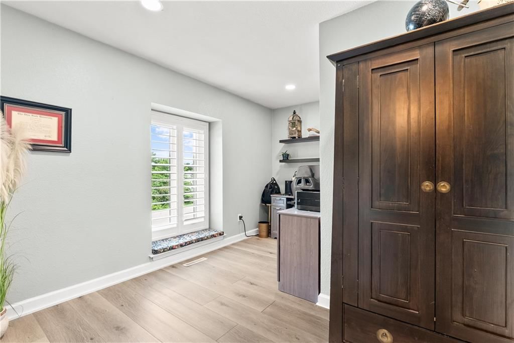 401 NE Landings Drive — photo 8
