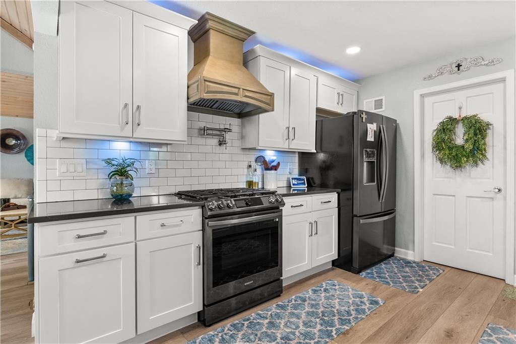 401 NE Landings Drive — photo 17