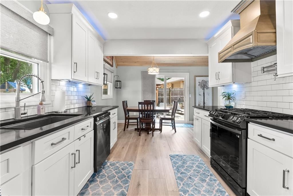 401 NE Landings Drive — photo 18