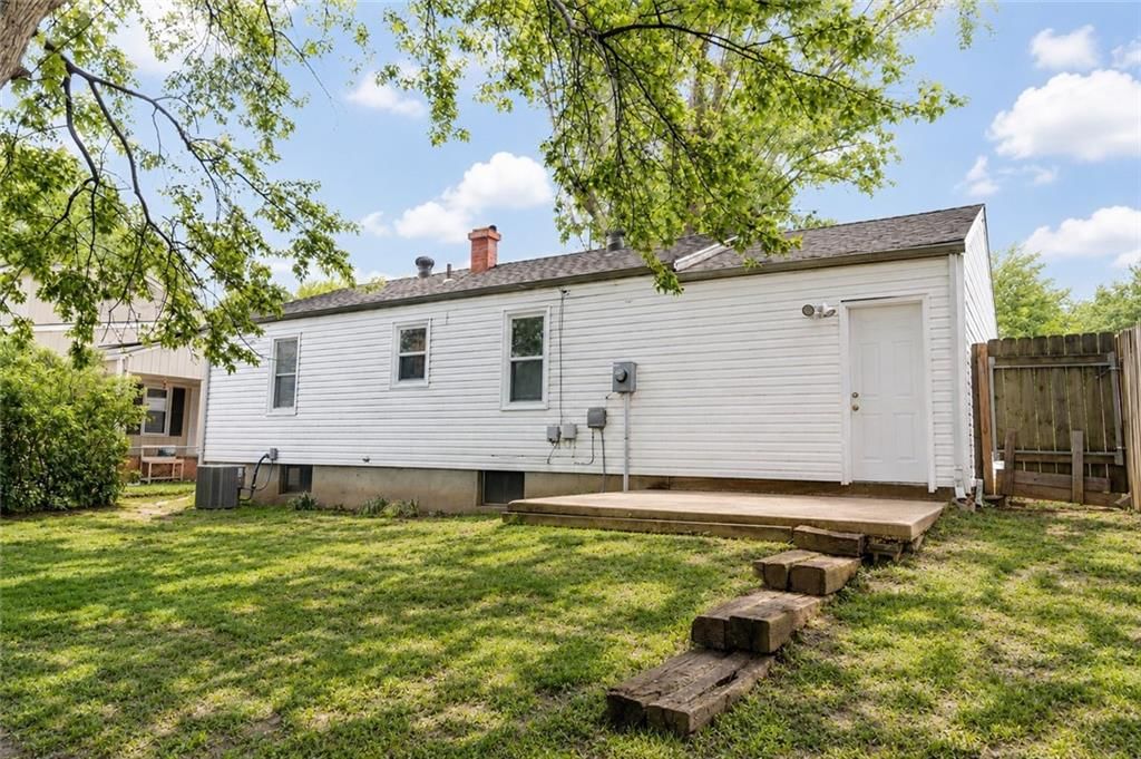 1713 N Dodgion Avenue — photo 16