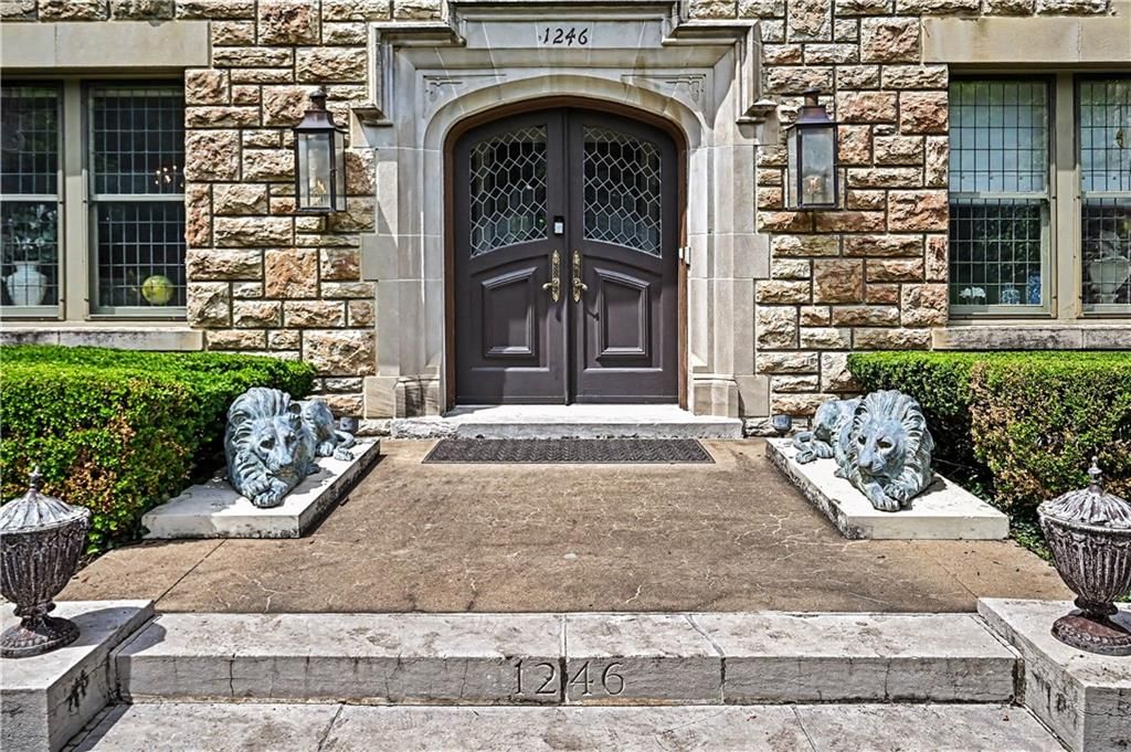 1246 W 59th Street — photo 2