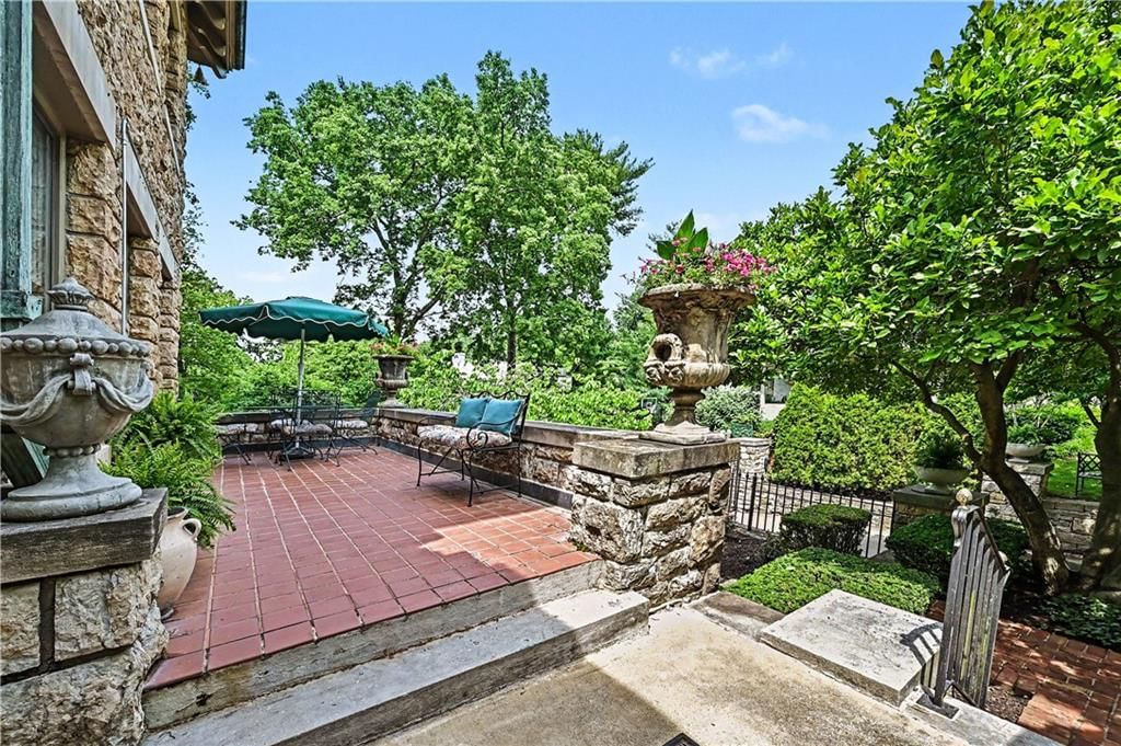1246 W 59th Street — photo 46