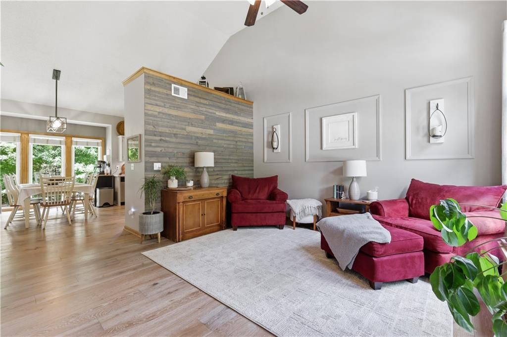 12602 S Clinton Court — photo 4