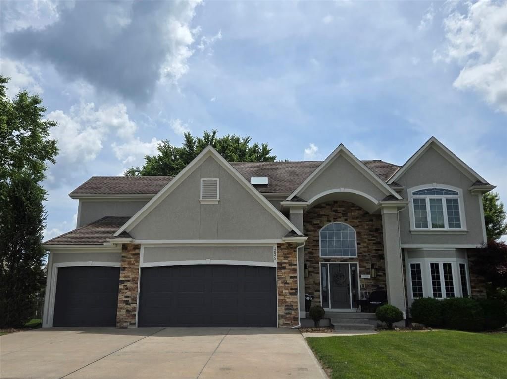 1625 NE Shadow Valley Drive — photo 1