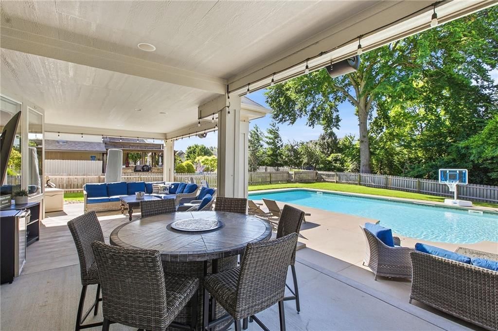1625 NE Shadow Valley Drive — photo 4
