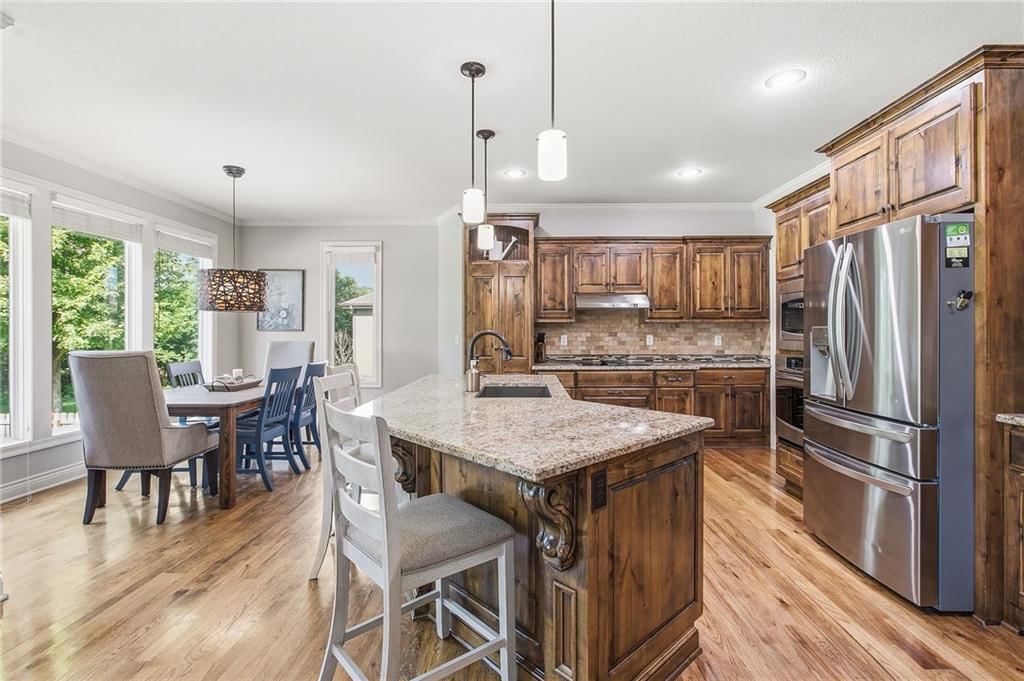 1625 NE Shadow Valley Drive — photo 8