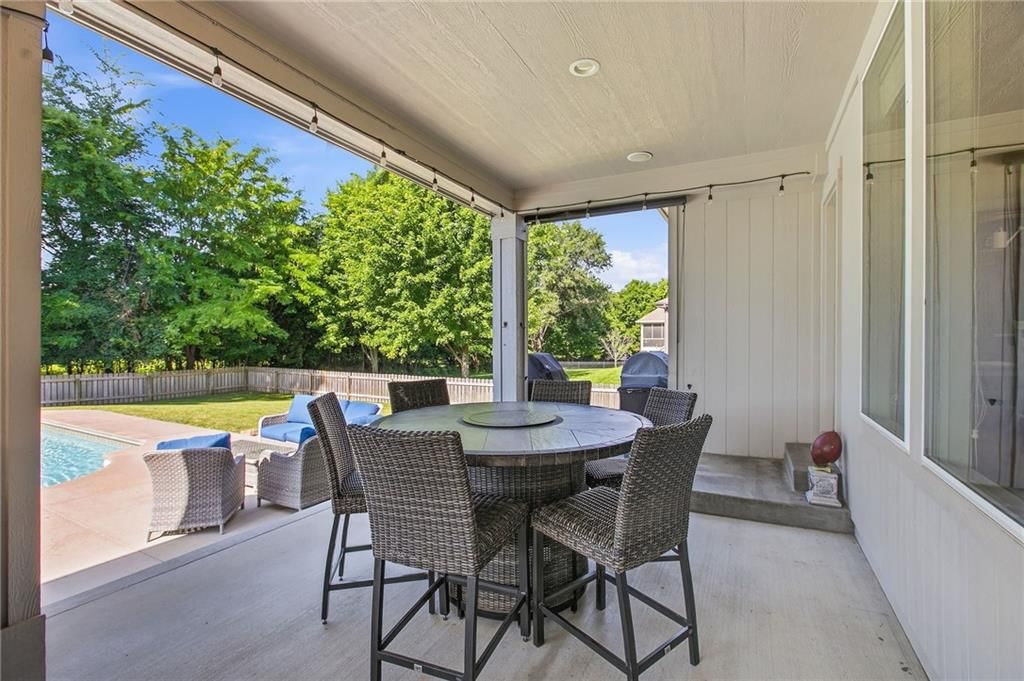 1625 NE Shadow Valley Drive — photo 32