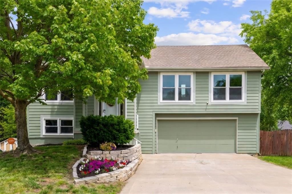 808 SW Daney Drive — photo 1
