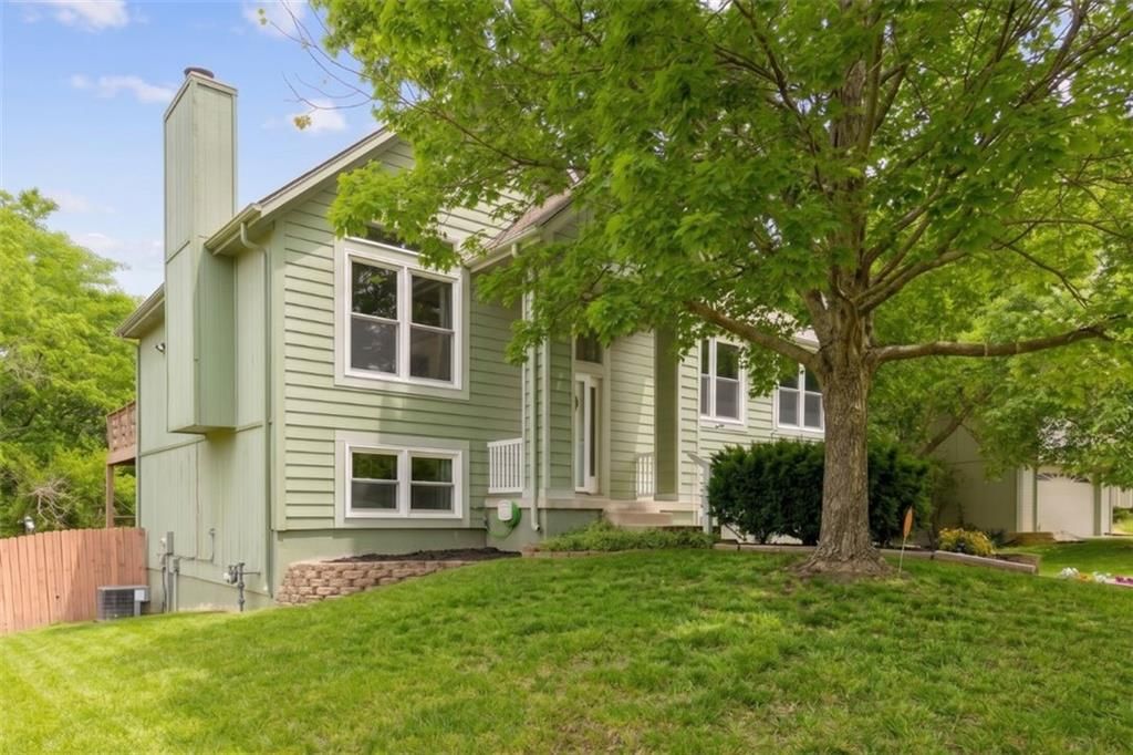 808 SW Daney Drive — photo 2