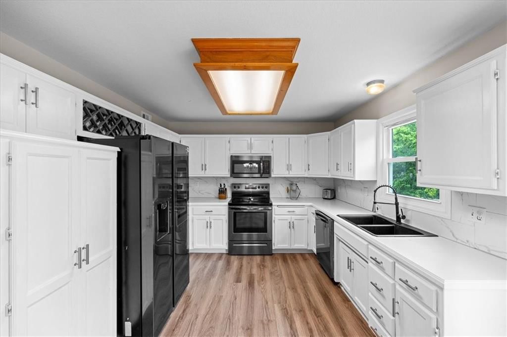 808 SW Daney Drive — photo 8