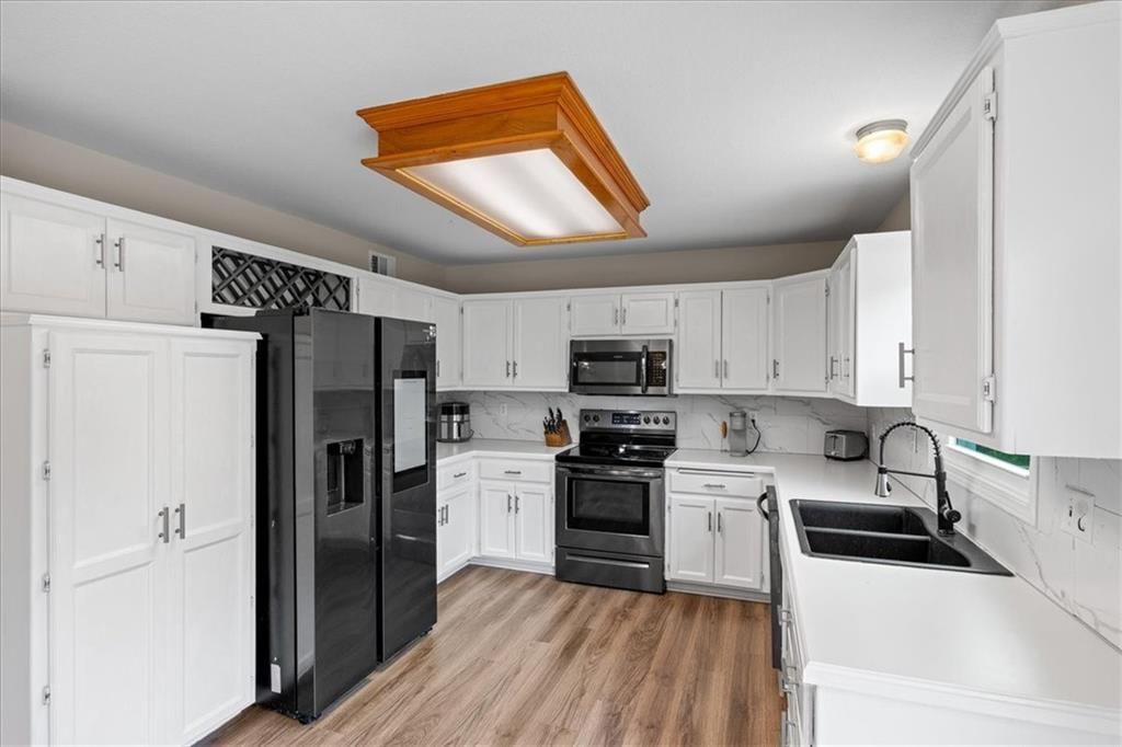 808 SW Daney Drive — photo 9